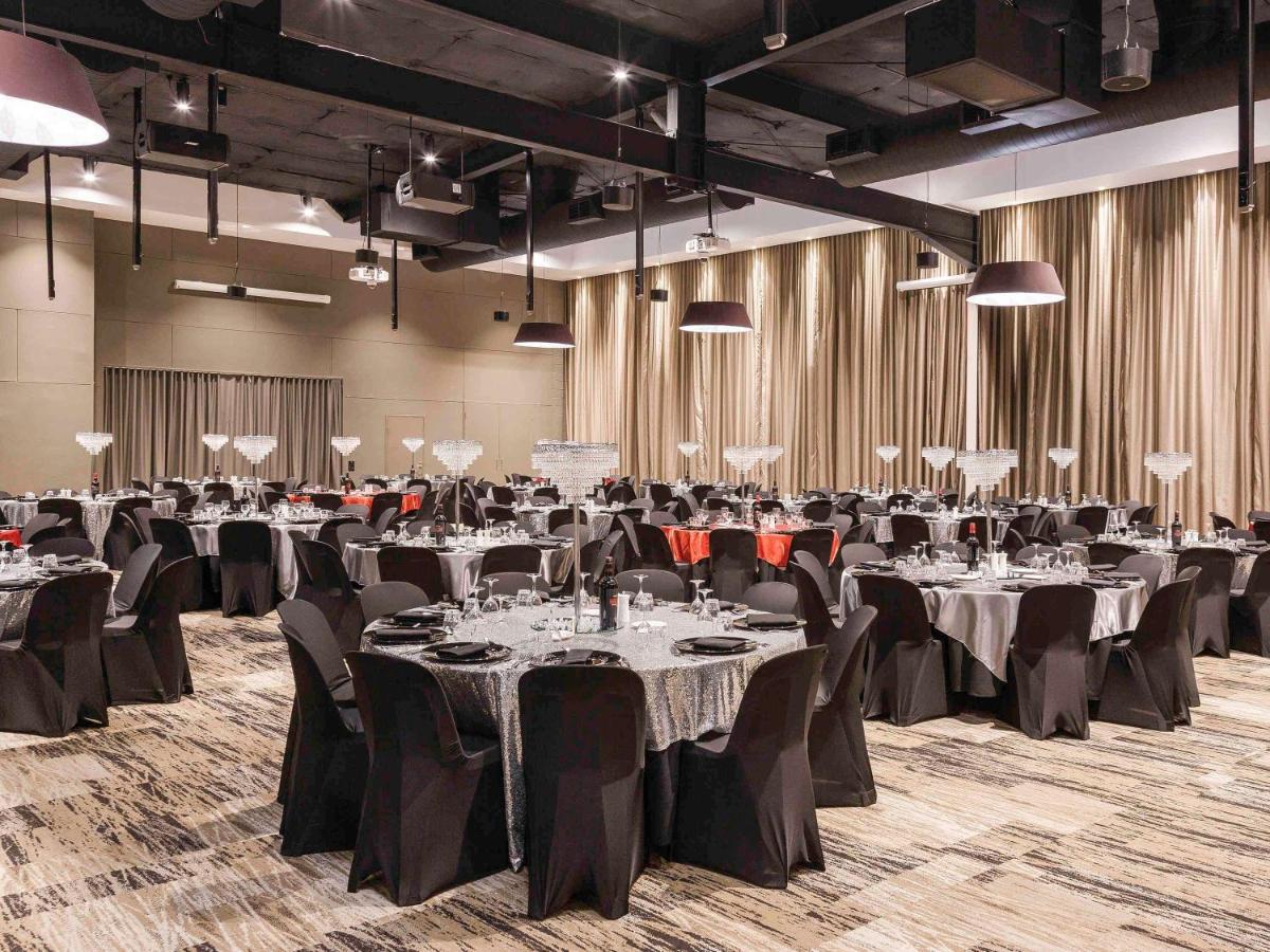 มันตรา แกล็ดสโตน Aparthotel แกลดสตัน ภายนอก รูปภาพ