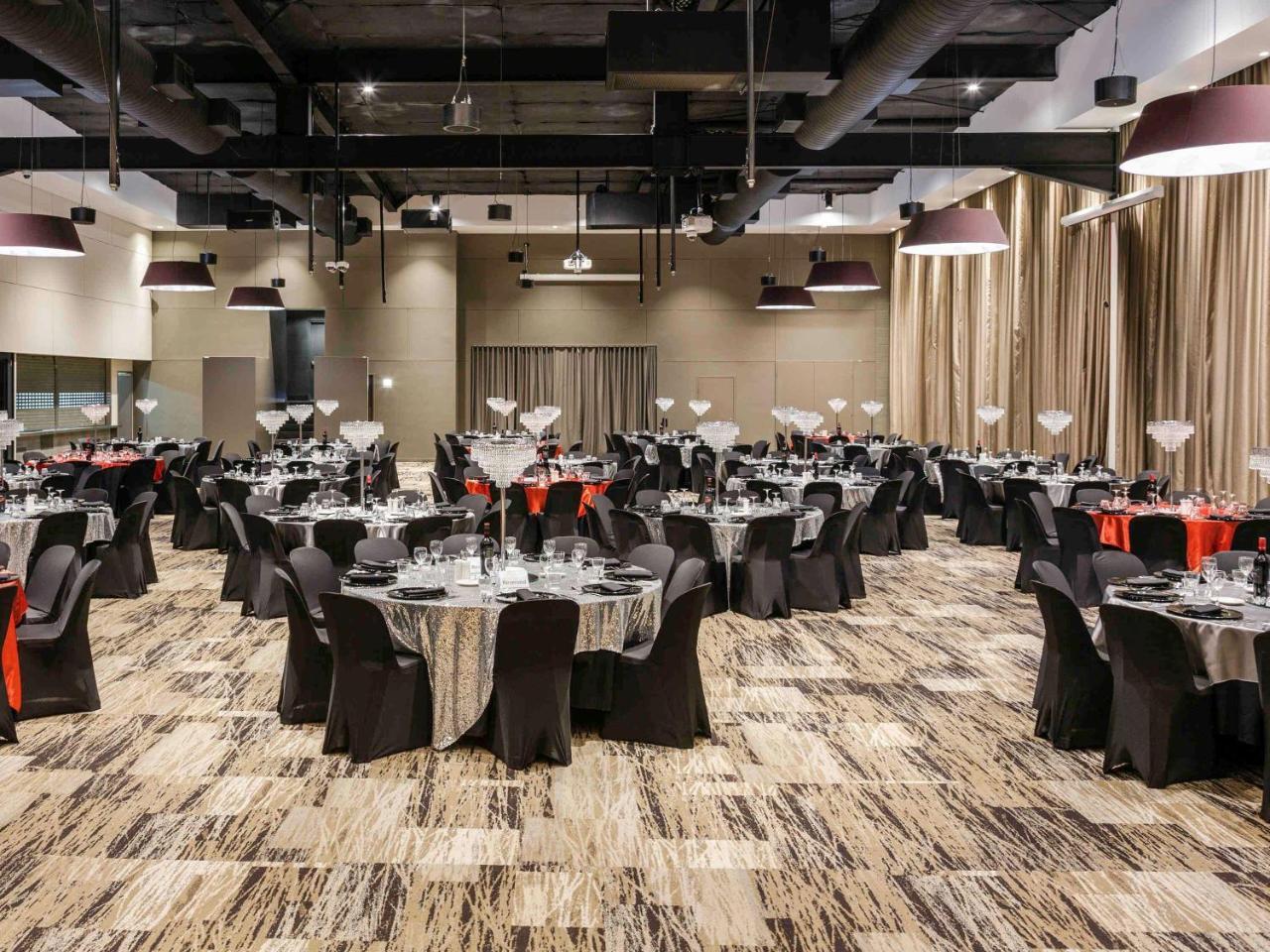 มันตรา แกล็ดสโตน Aparthotel แกลดสตัน ภายนอก รูปภาพ