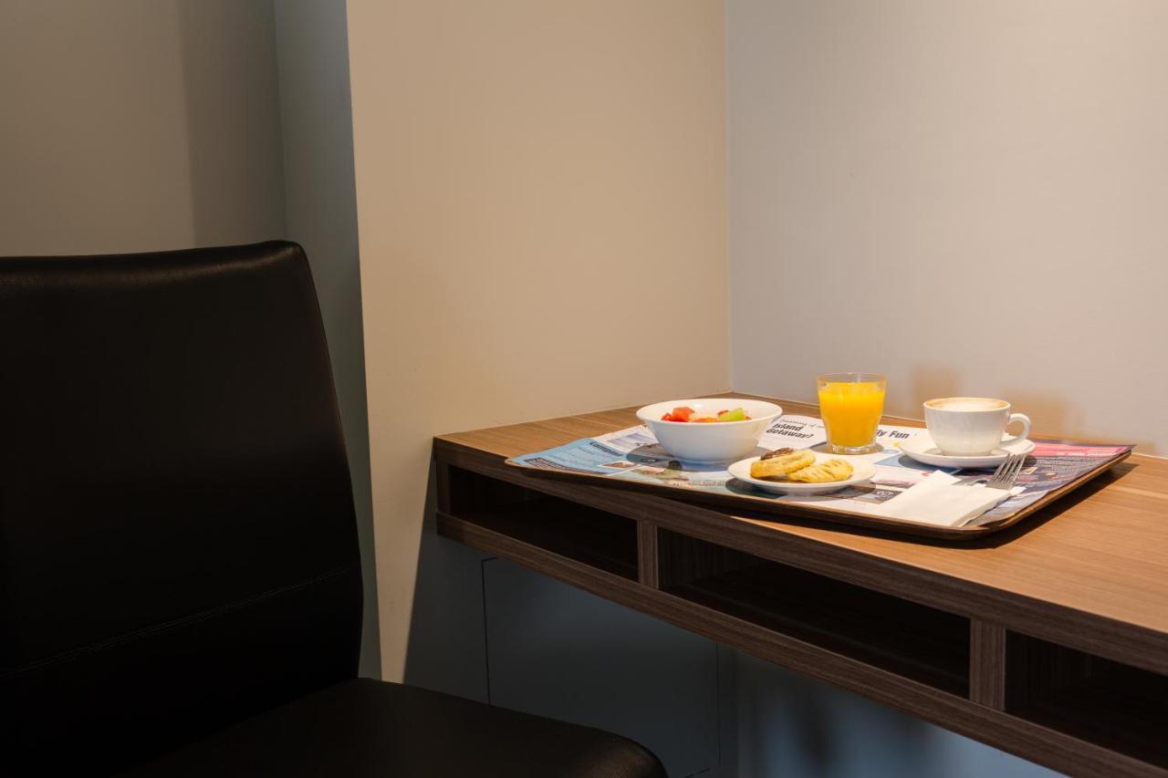 มันตรา แกล็ดสโตน Aparthotel แกลดสตัน ภายนอก รูปภาพ